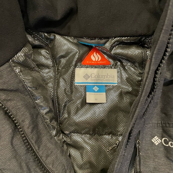 Columbia Women’s Insulated Ski/Snow jacket - Picture 3 of 3